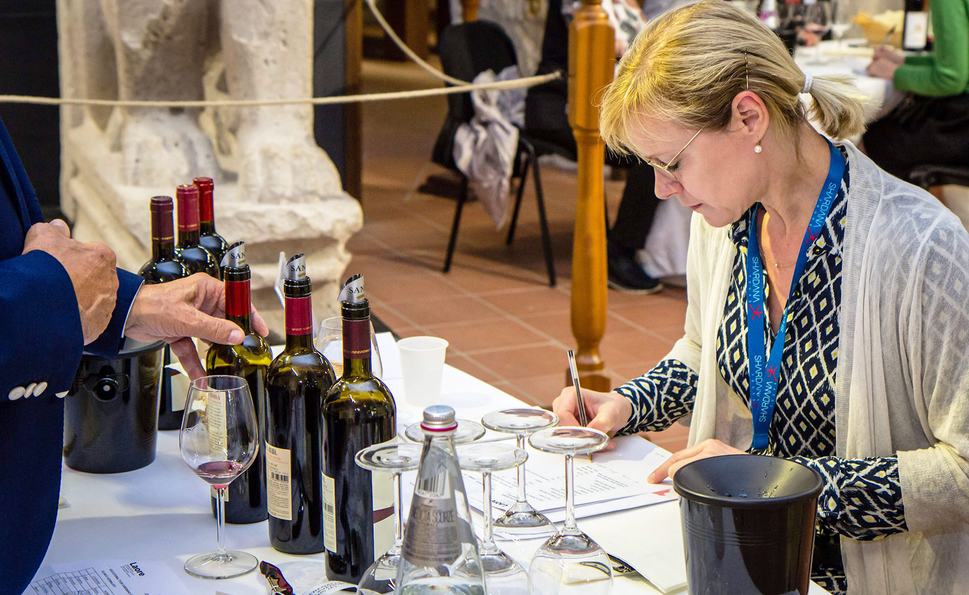 Seduta di degustazione vini
