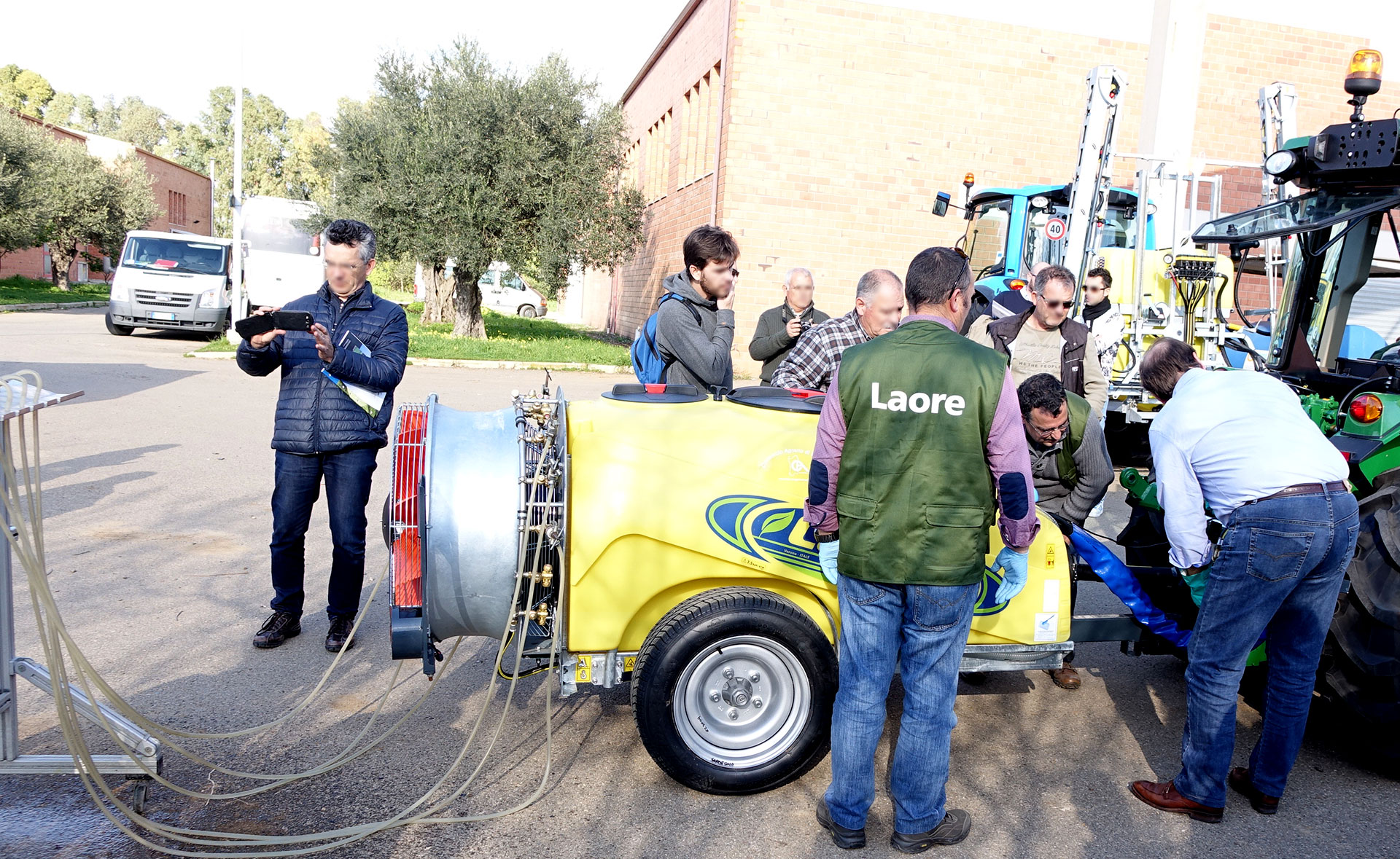 Esercitazione con alunni all'Istituto agrario di Elmas